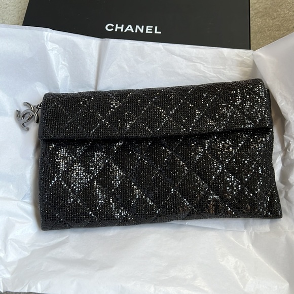 Authentic Chanel bag. - Picture 2 of 4